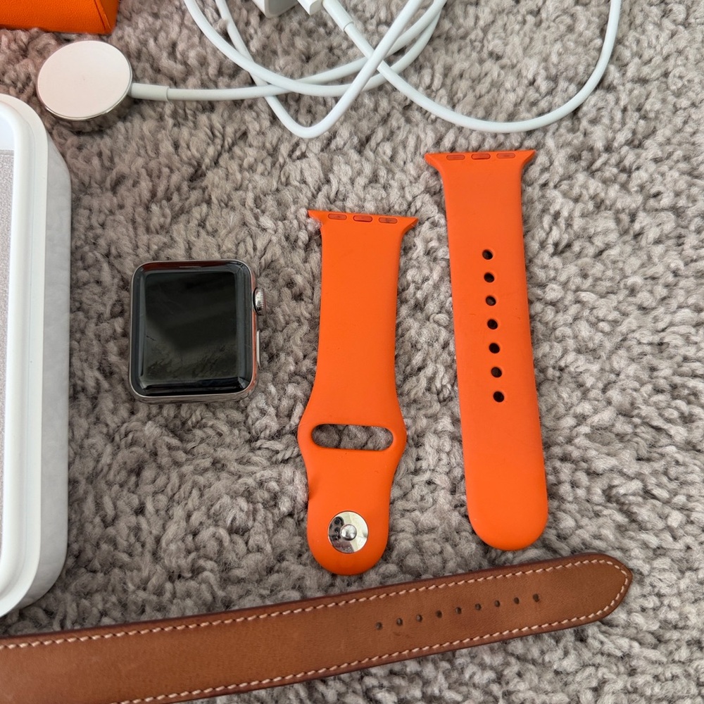 Hermes x Apple Watch Series 3 with Leather Band - Picture 2 of 6